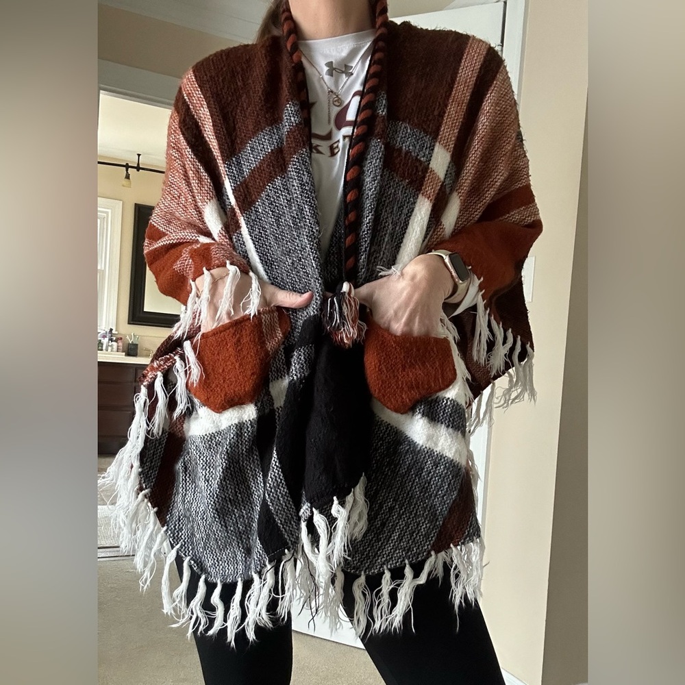 VINTAGE Cozy Multicolor Fringe Poncho